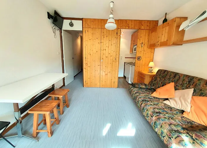 Cosy Avec Balcon Proche Pistes, - Fr-1-351-17 Apartment